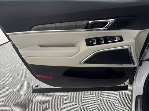 Used 2025 Kia Telluride SX w/ SX Captain's Chair Package FWD image 10