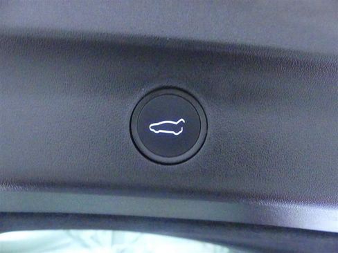 Used 2023 Tesla Model Y AWD image 27