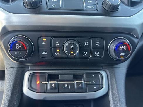 Used 2020 GMC Acadia SLT w/ LPO, Floor Liner Package FWD image 16