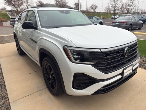 New 2026 Volkswagen Atlas Cross Sport SEL R-Line image 3