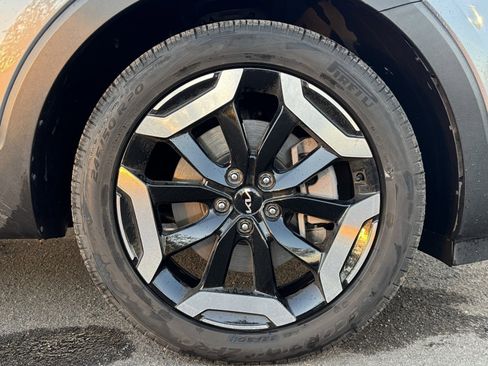 Used 2024 Kia Telluride EX image 9