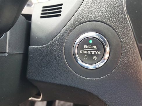 Used 2018 Ford Explorer XLT w/ Equipment Group 202A image 27