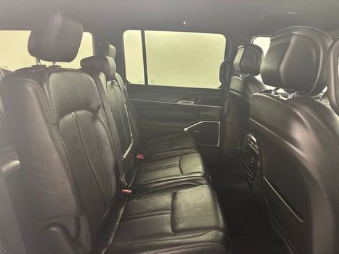 Used 2022 Jeep Wagoneer Series III RWD image 17