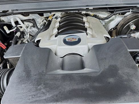 Used 2018 Cadillac Escalade Premium Luxury image 34