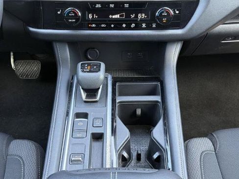 Certified 2025 Nissan Pathfinder SV FWD image 4