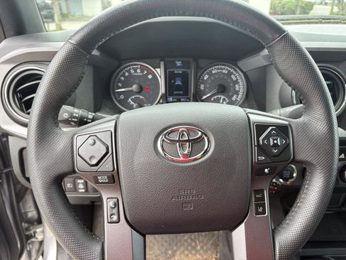 Used 2021 Toyota Tacoma TRD Sport AWD/4WD image 11