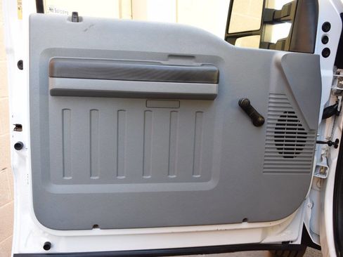 Used 2014 Ford F550 4x4 Crew Cab Super Duty image 9