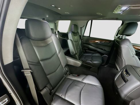 Used 2019 Cadillac Escalade Premium Luxury image 38