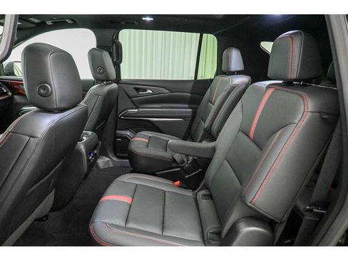 Used 2024 Chevrolet Traverse RS FWD image 23