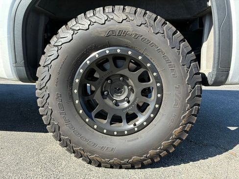 Used 2021 GMC Sierra 1500 AT4 w/ AT4 Value Package AWD/4WD image 17