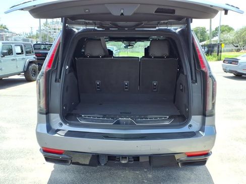 Used 2022 Cadillac Escalade Sport Platinum w/ LPO, ONYX Package AWD/4WD image 23