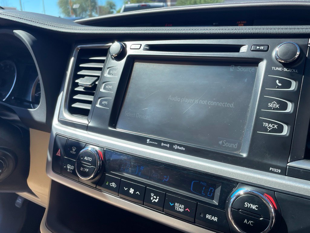 Used 2017 Toyota Highlander Plus FWD image 22