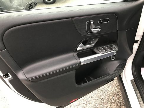 Used 2023 Mercedes-Benz GLB 250 4MATIC image 14