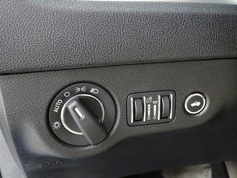 Used 2022 Chrysler 300 Touring w/ Sport Appearance Package image 18