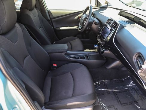 Used 2021 Toyota Prius L Eco FWD image 16