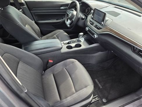 Used 2025 Nissan Altima 2.5 SV FWD image 34