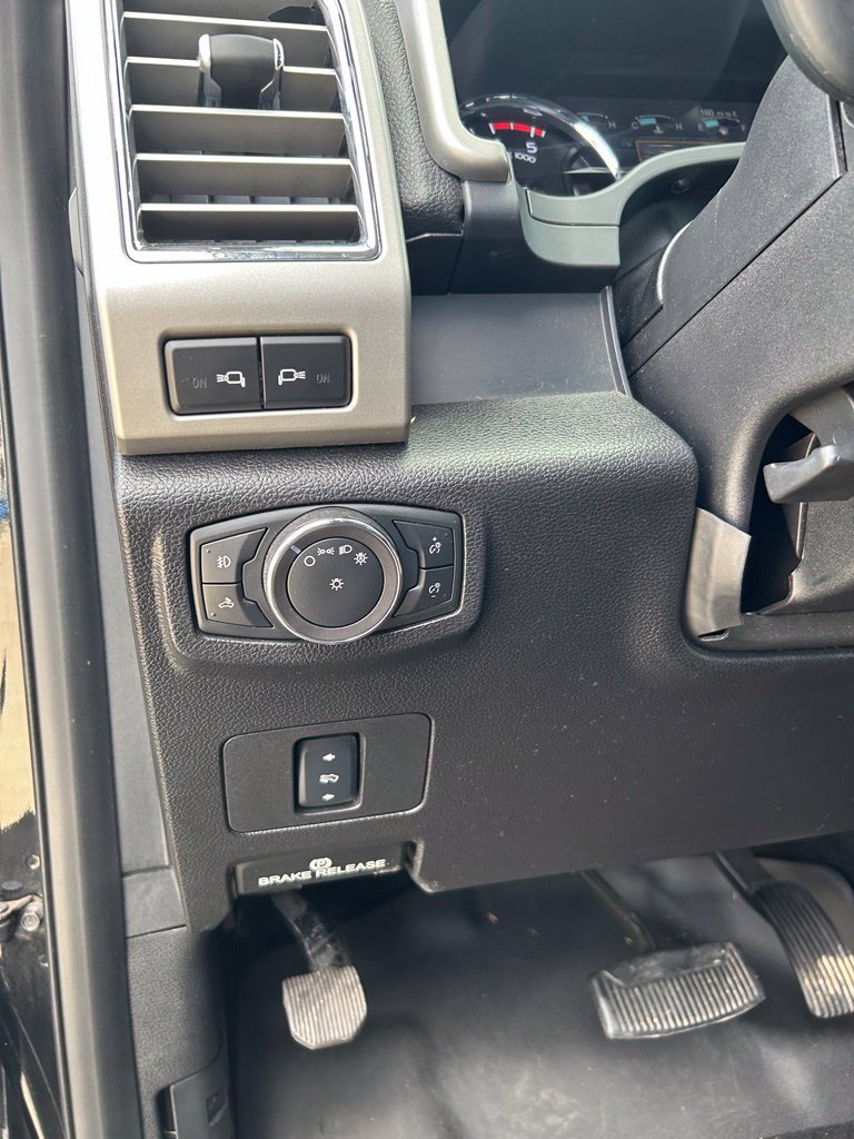 Used 2017 Ford F250 Lariat w/ Lariat Value Package AWD/4WD image 18