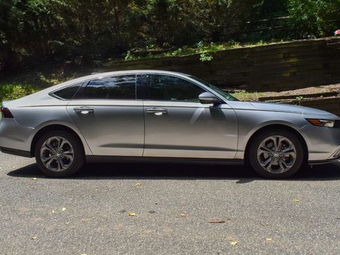 Used 2024 Honda Accord EX image 10