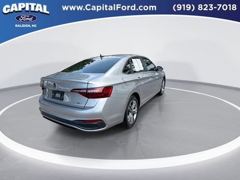 Used 2024 Volkswagen Jetta SE FWD image 8