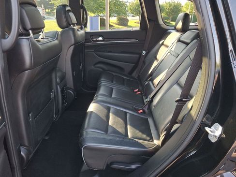 Used 2019 Jeep Grand Cherokee Overland AWD/4WD image 10
