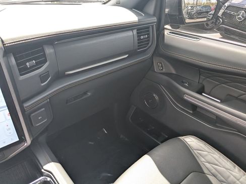 Used 2024 Ford Expedition Max Platinum image 4