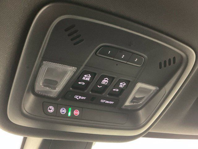 Used 2023 Chevrolet Traverse LT w/ LT Premium Package AWD/4WD image 18
