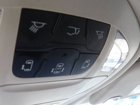 Used 2020 Chrysler Voyager Lxi FWD image 21