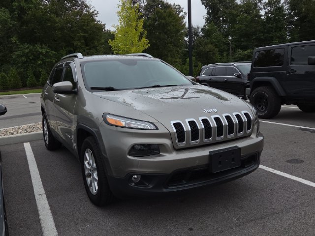 Used 2017 Jeep Cherokee Latitude w/ Safety/Convenience Group AWD/4WD image 1