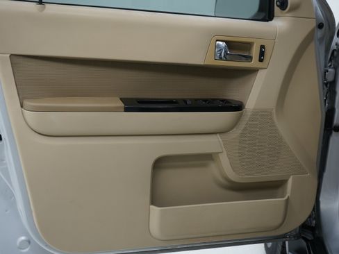 Used 2009 Ford Escape Limited FWD image 13