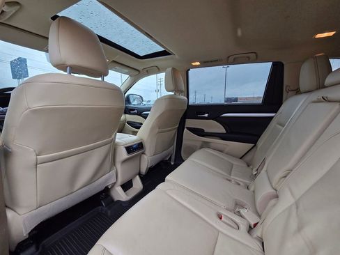Used 2018 Toyota Highlander XLE image 29