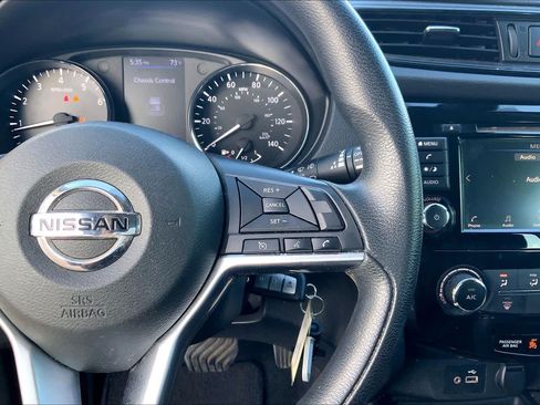 Used 2020 Nissan Rogue S FWD image 25