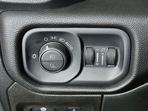 Used 2022 RAM 1500 Laramie AWD/4WD image 17