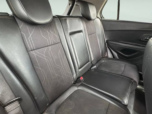 Used 2019 Chevrolet Trax LT w/ LT Convenience Package FWD image 23
