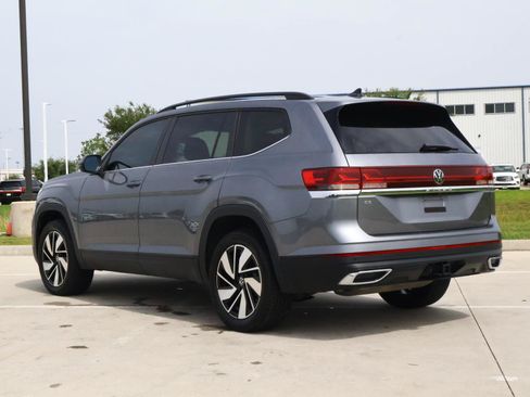 Used 2024 Volkswagen Atlas SE FWD image 3