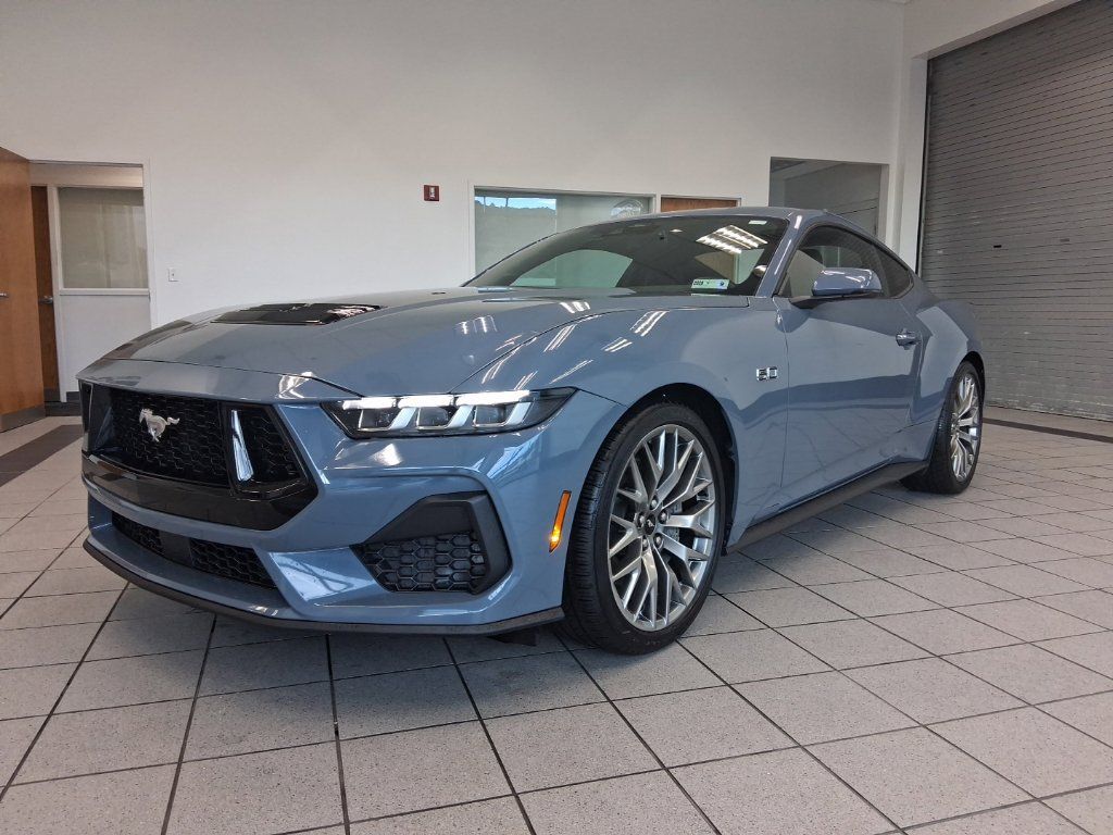 Used 2025 Ford Mustang GT Premium RWD image 4