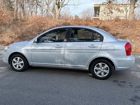 Used 2010 Hyundai Accent GLS image 8