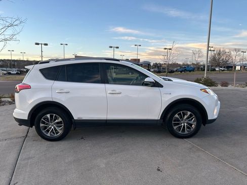 Used 2018 Toyota RAV4 XLE w/ Convenience Package AWD/4WD image 9