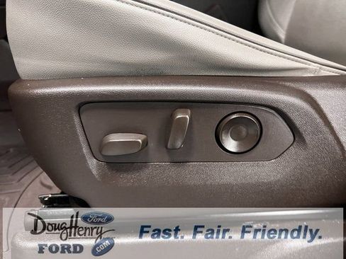 Used 2022 GMC Yukon SLT w/ SLT Premium Package image 25