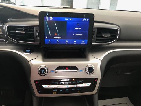 Used 2022 Ford Explorer XLT w/ Equipment Group 202A AWD/4WD image 18