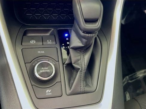 Used 2025 Toyota RAV4 LE image 23