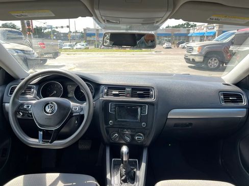 Used 2017 Volkswagen Jetta S image 11