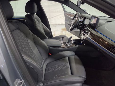 Used 2023 BMW 530e xDrive w/ Premium Package image 10