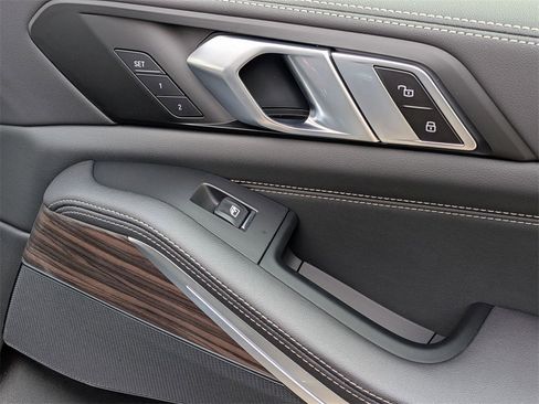 New 2026 BMW X7 xDrive40i w/ M Sport Package image 18