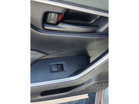 Used 2022 Toyota RAV4 LE AWD/4WD image 13