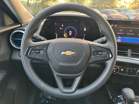 Used 2025 Chevrolet Trax LT image 27