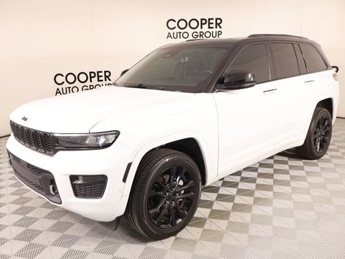 Used 2022 Jeep Grand Cherokee Overland w/ Luxury Tech Group IV RWD image 11