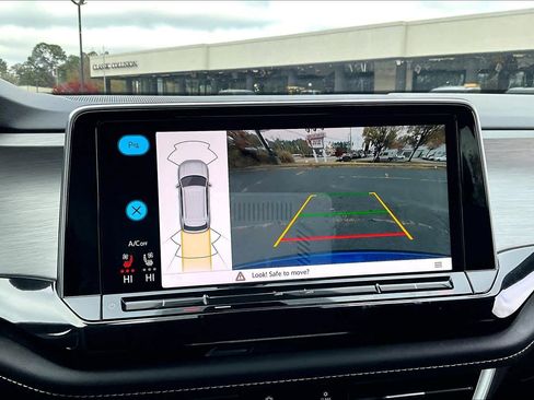 Used 2024 Volkswagen Atlas Cross Sport SE image 26