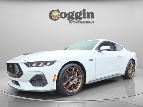 Used 2024 Ford Mustang GT Premium image 3