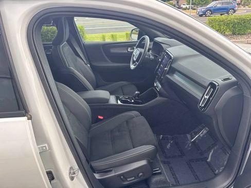 Used 2025 Volvo XC40 B5 Plus AWD/4WD image 15