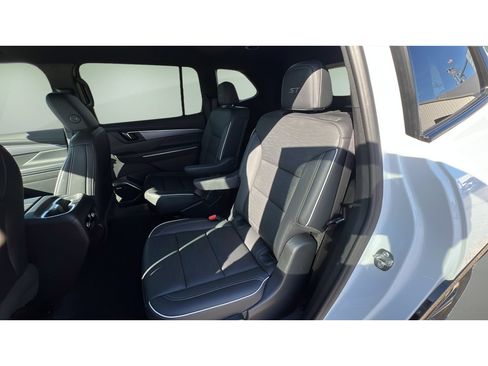 Certified 2026 Buick Enclave Sport Touring AWD/4WD image 28